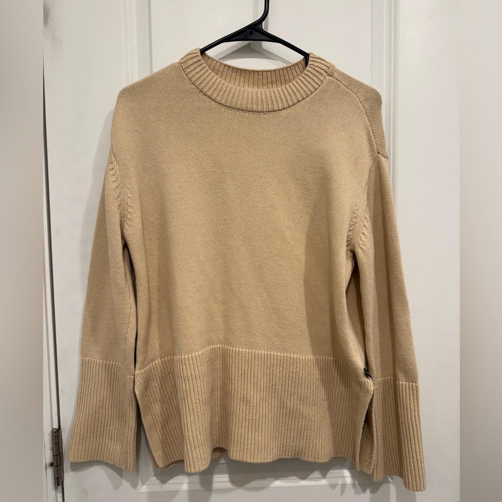 Gap sweater